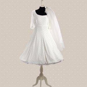 Abito in pizzo bianco